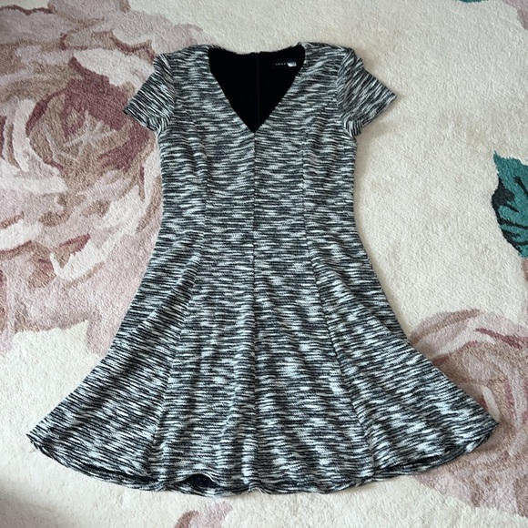 Slate & Willow Cap Sleeve V-neck Women's Dress - Picture 6 of 14